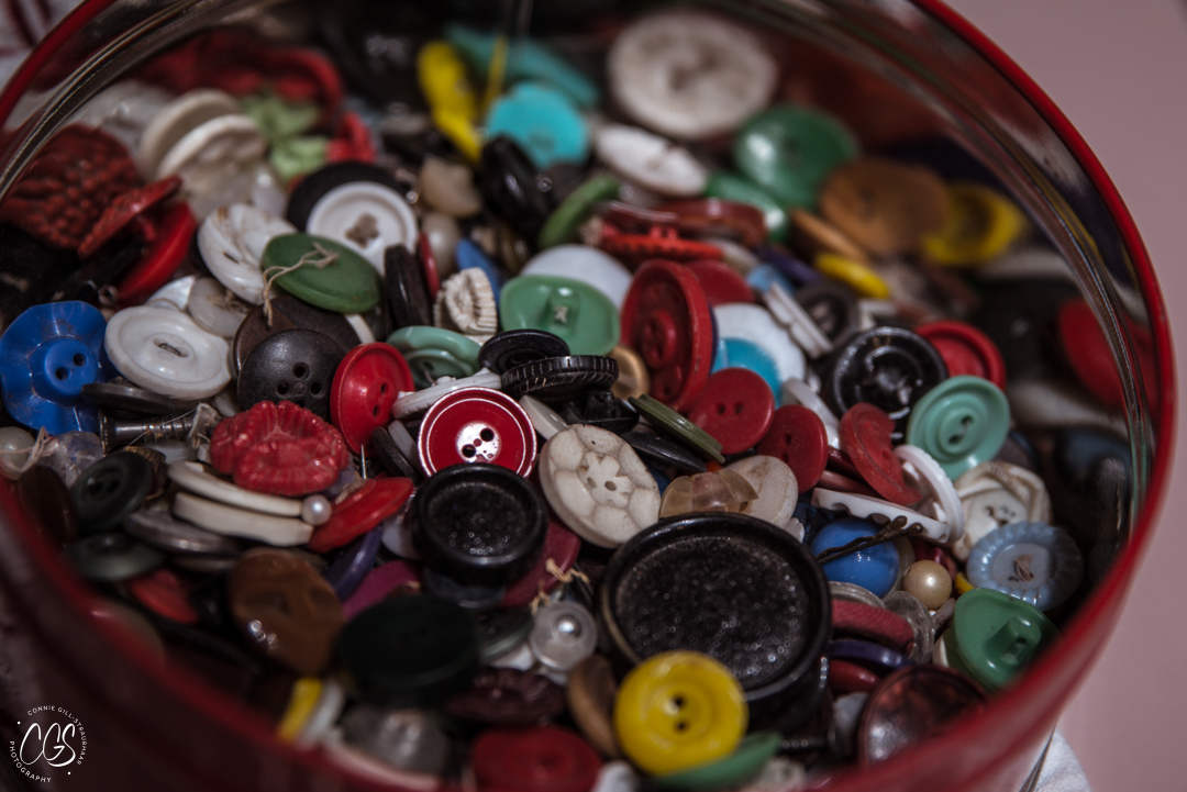 Tinful of buttons using Autum Pop ++
